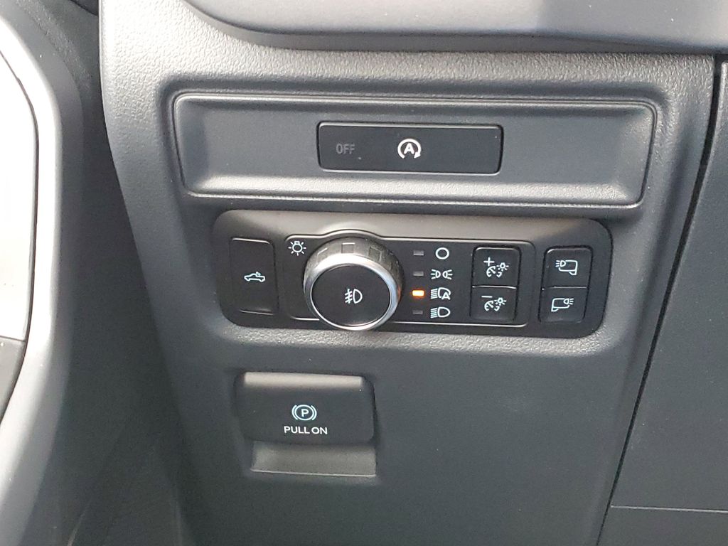 2025 Ford F-150 XLT - Photo 12