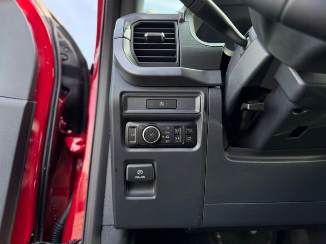 2025 Ford F-150 XLT - Photo 13