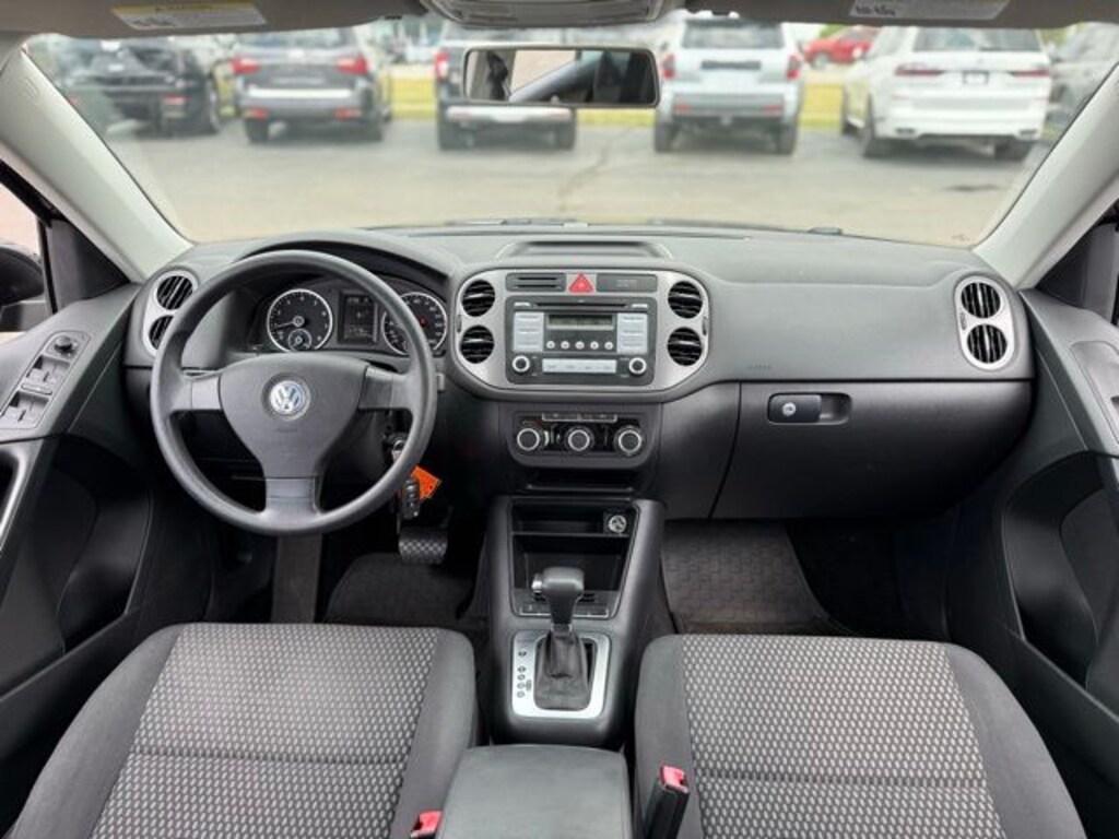 Used 2010 Volkswagen Tiguan SE SUV