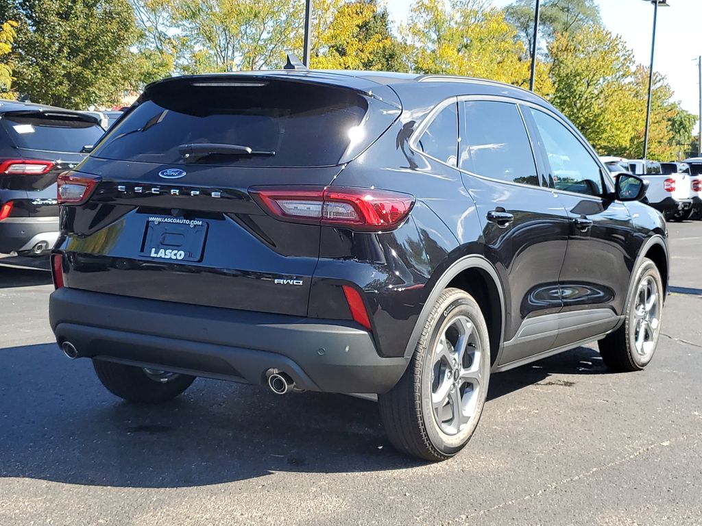 2026 Ford Escape ST-Line photo 4