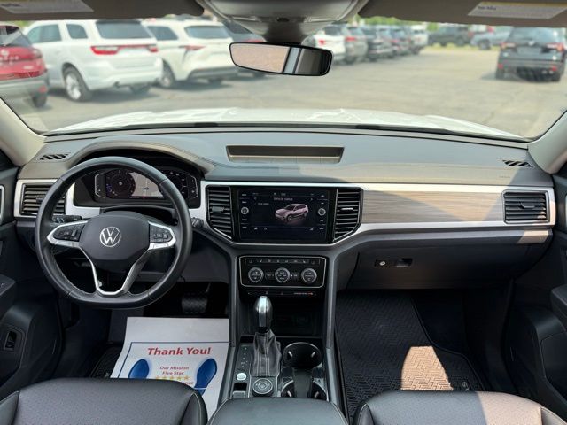 2023 Volkswagen Atlas SEL photo 2