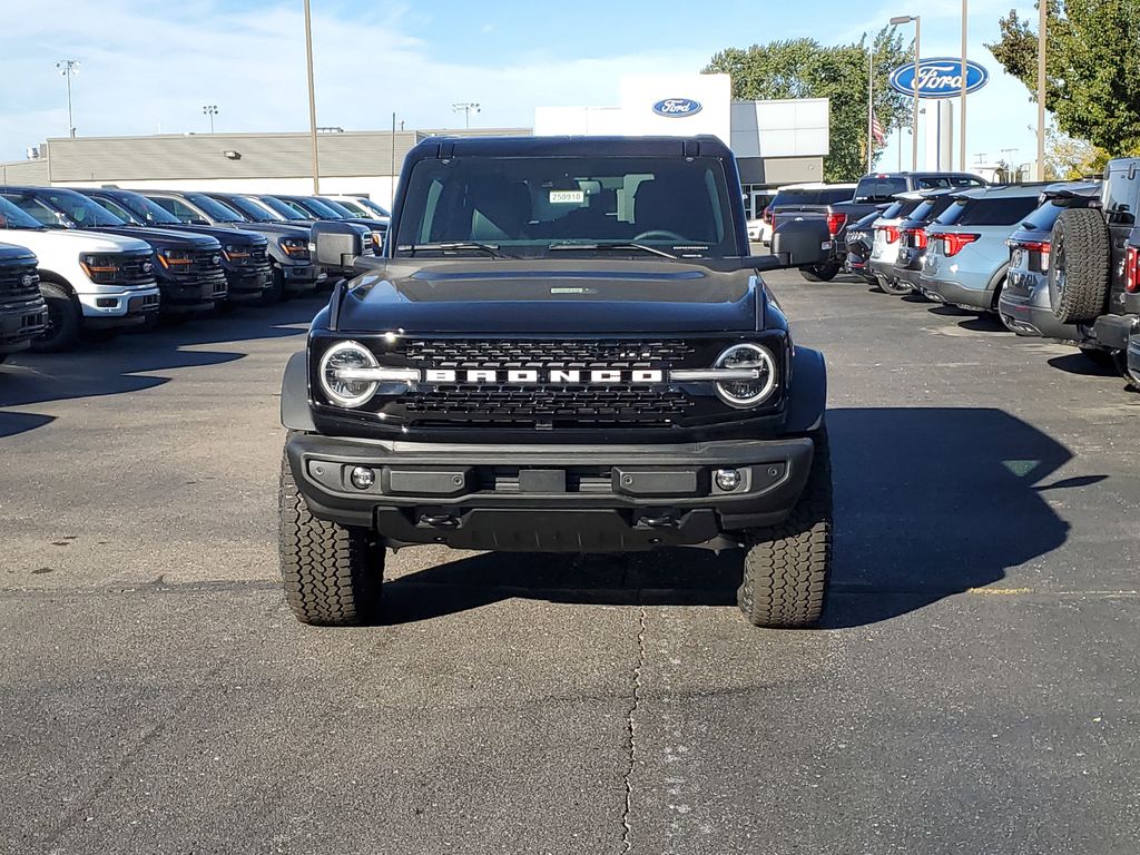 2025 Ford Bronco Outer Banks photo 2