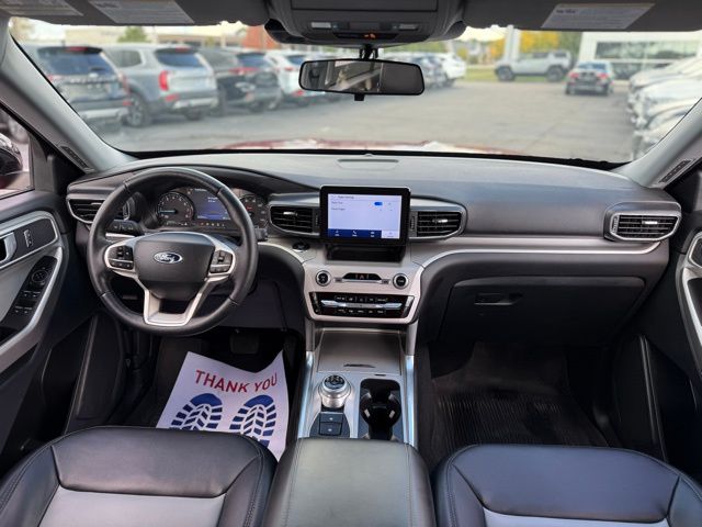 2023 Ford Explorer XLT photo 3