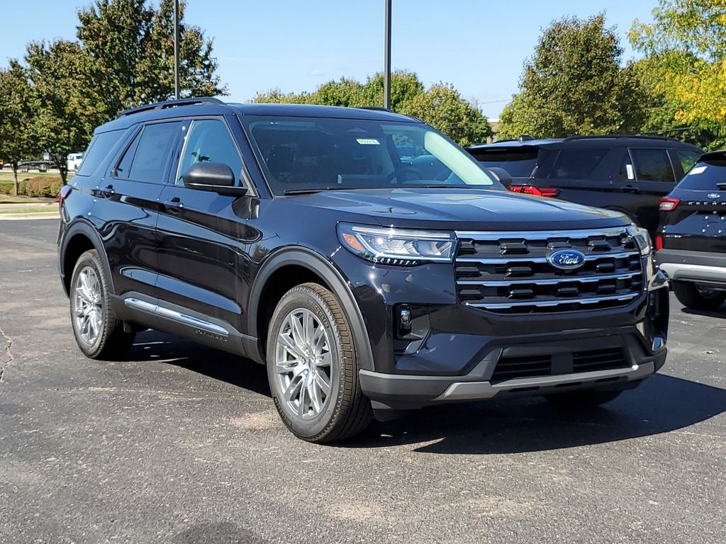 2025 Ford Explorer photo 3