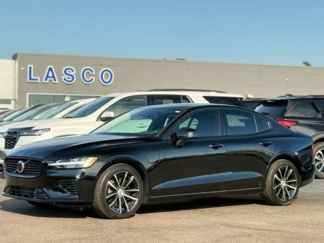 2023 Volvo S60 T8 Recharge Plus Dark Theme AWD's photo