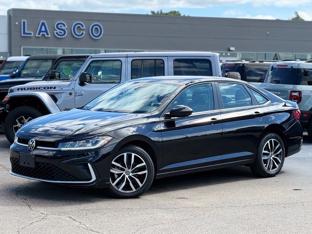 Certified 2025 Volkswagen Jetta 1.5T SE Sedan