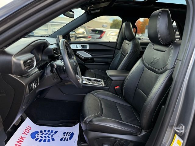 2023 Ford Explorer ST photo 2