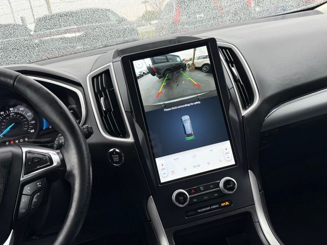 2021 Ford Edge SEL photo 4