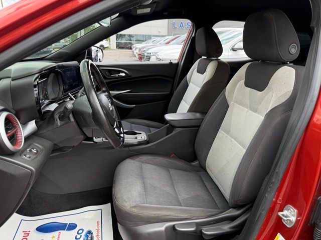 2024 Chevrolet Trax photo 2