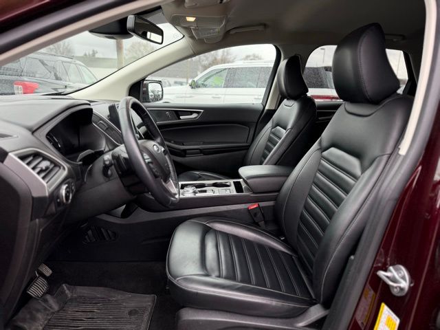 2023 Ford Edge SEL photo 2