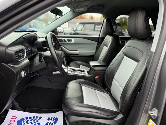 2022 Ford Explorer XLT photo 2