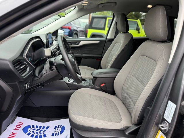 2022 Ford Escape SE photo 2
