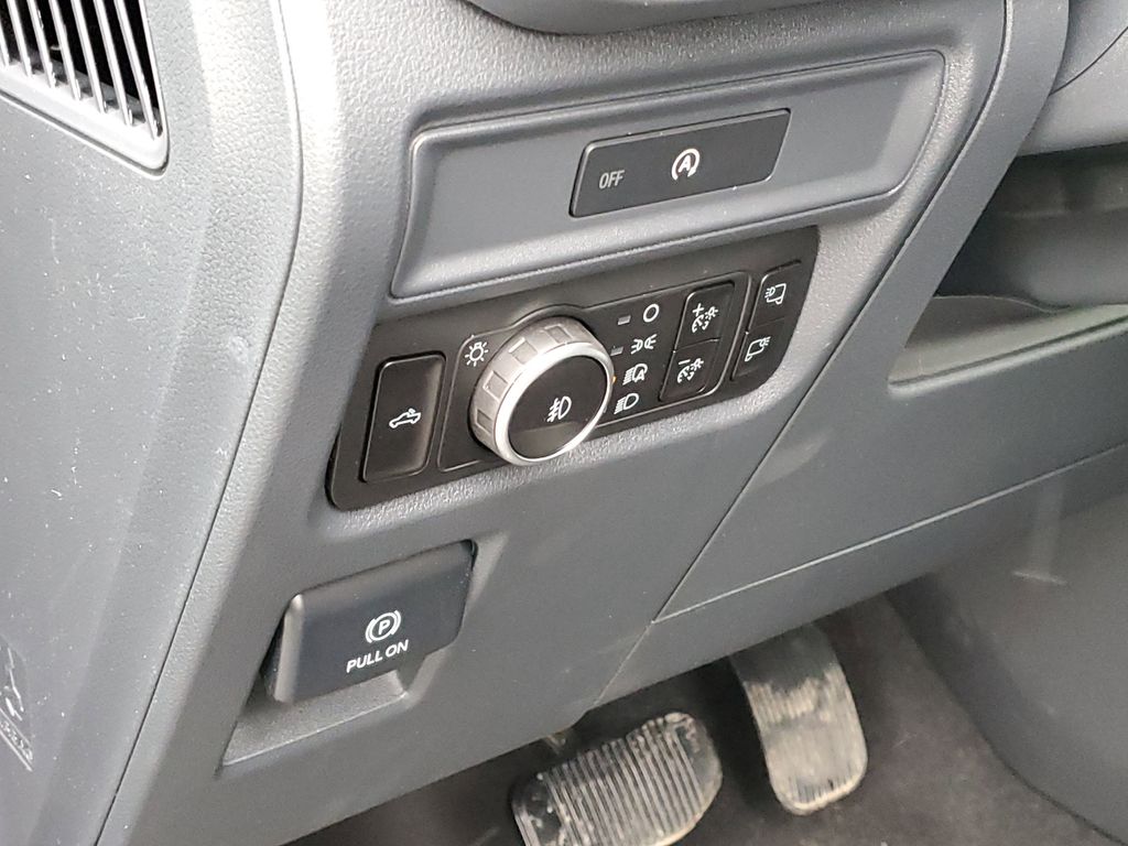 2025 Ford F-150 XLT - Photo 10