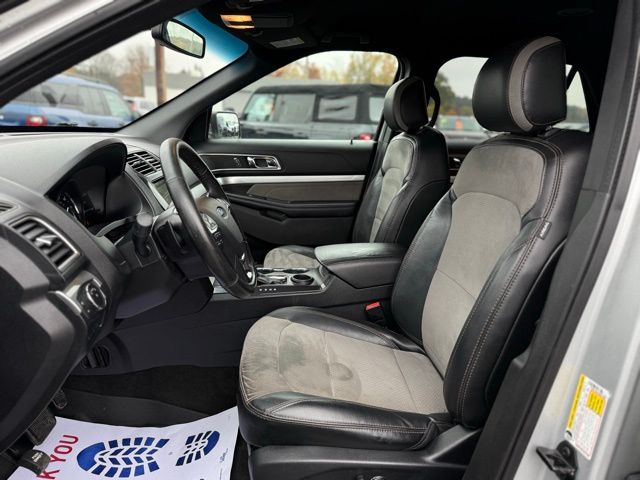 2017 Ford Explorer XLT Sport photo 2