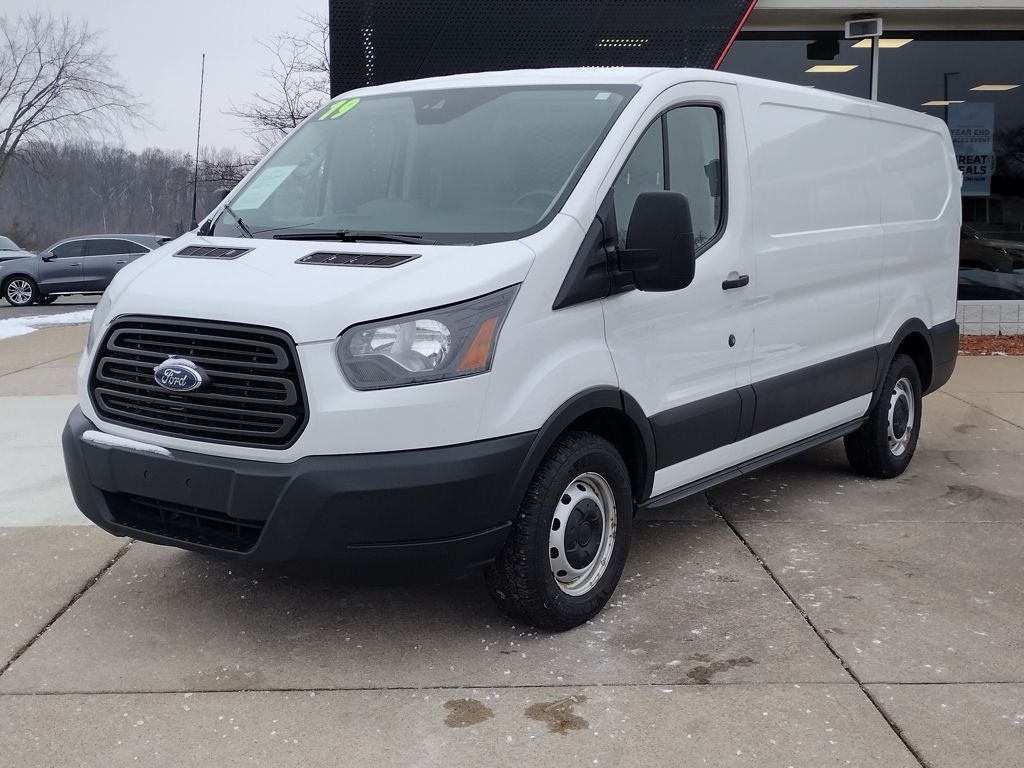 2019 Ford Transit Base's photo