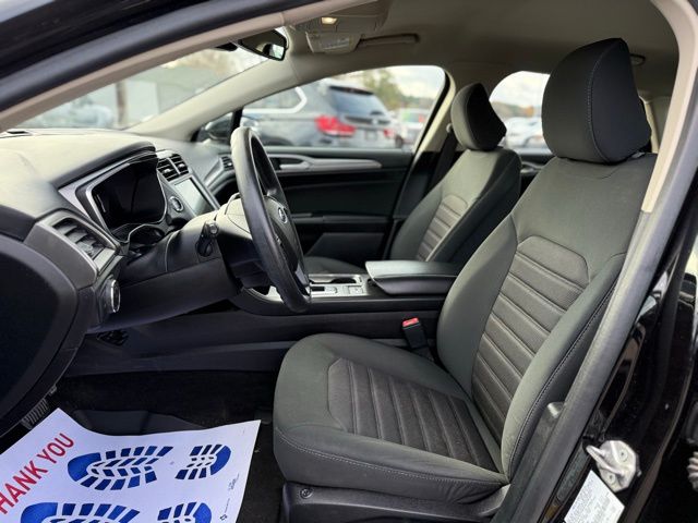 2020 Ford Fusion SE photo 2