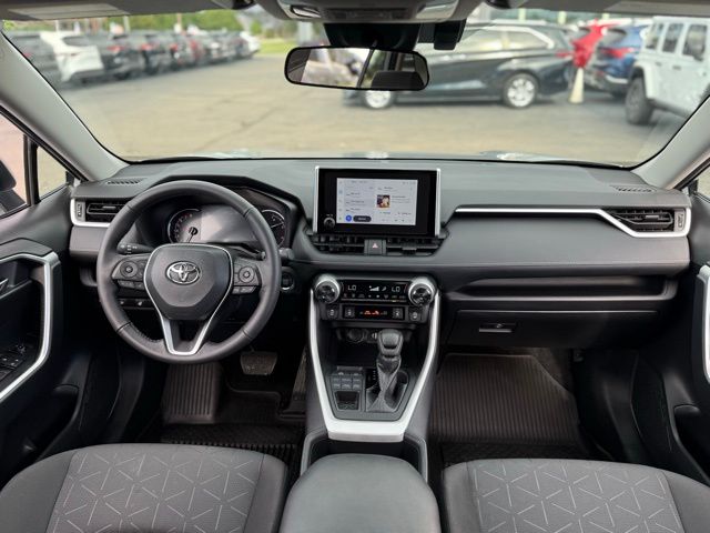 2024 Toyota RAV4 XLE photo 3