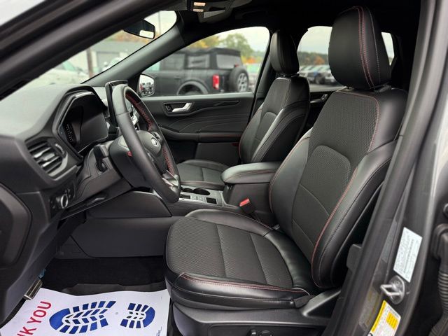 2024 Ford Escape ST-Line photo 2