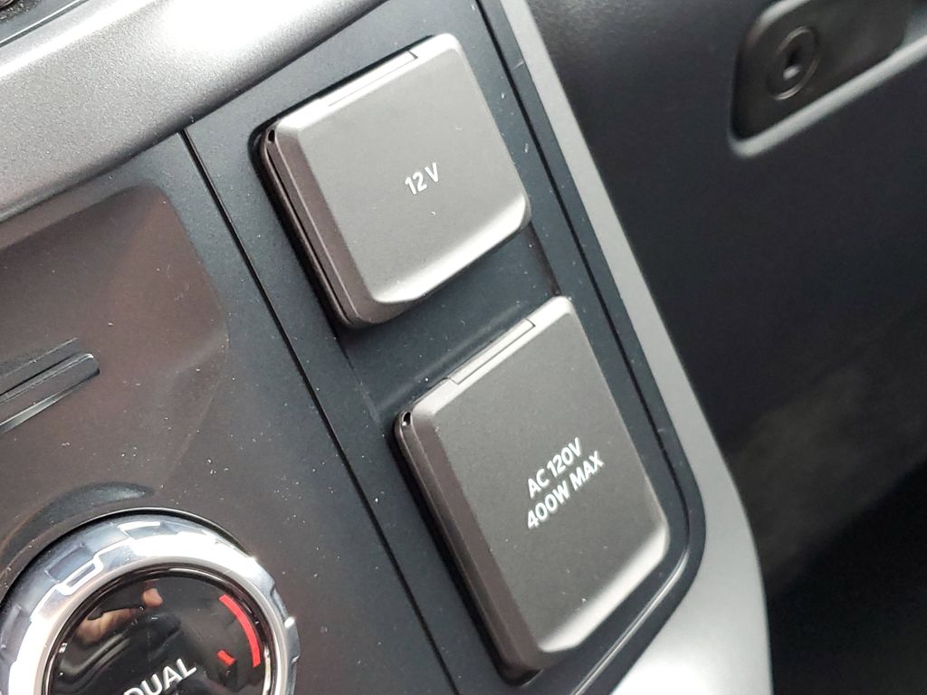 2025 Ford F-150 XLT - Photo 24