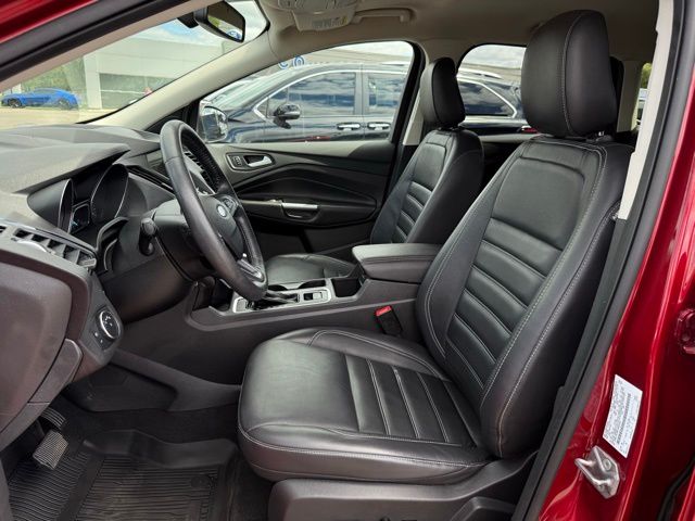 2019 Ford Escape Titanium photo 2