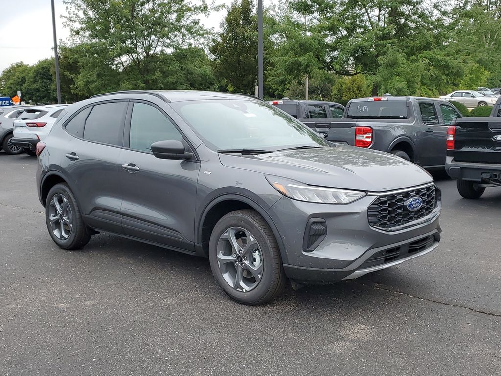 2025 Ford Escape ST-Line photo 2