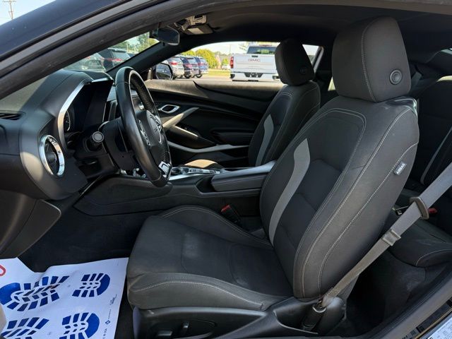 2022 Chevrolet Camaro LT1 photo 2
