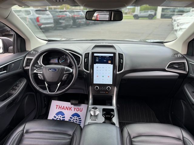 2021 Ford Edge SEL photo 3