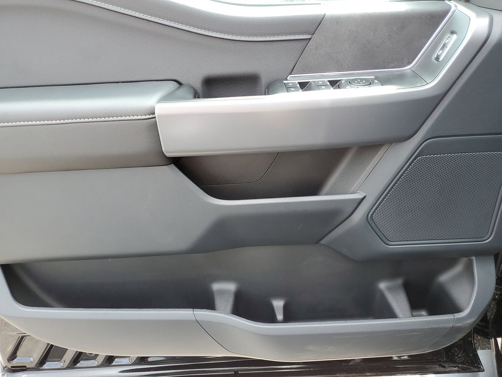 2025 Ford F-150 XLT - Photo 28