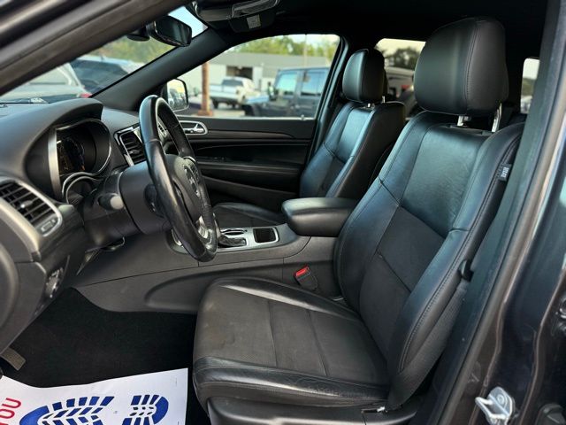 2020 Jeep Grand Cherokee Laredo Altitude photo 2