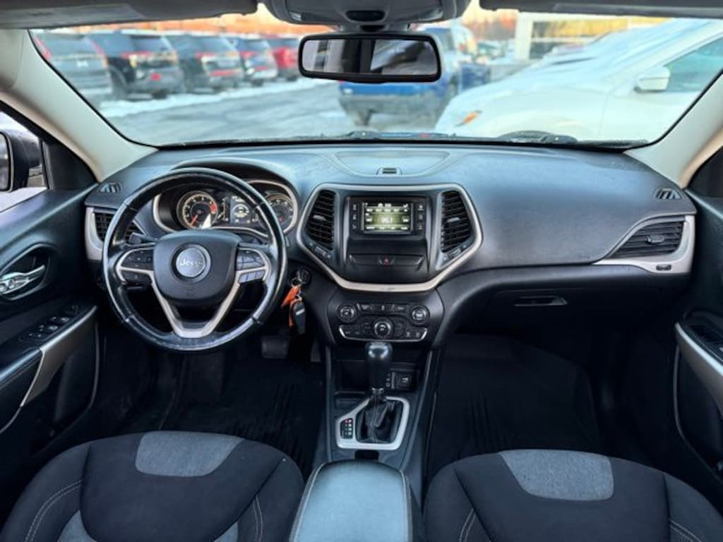 Used 2018 Jeep Cherokee Altitude SUV