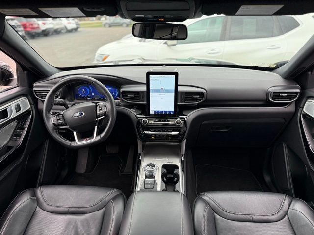 2023 Ford Explorer ST photo 3