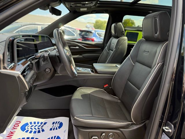 2023 Cadillac Escalade ESV Premium Luxury photo 2