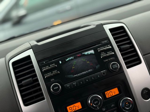 2014 Nissan Frontier SV Crew Cab photo 4