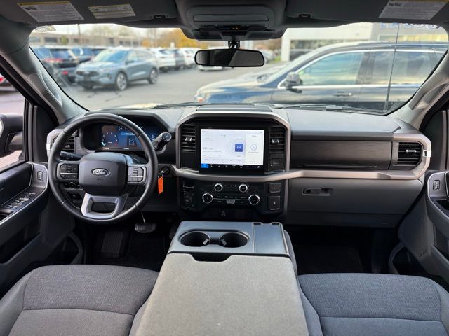 2025 Ford F-150 XLT photo 2
