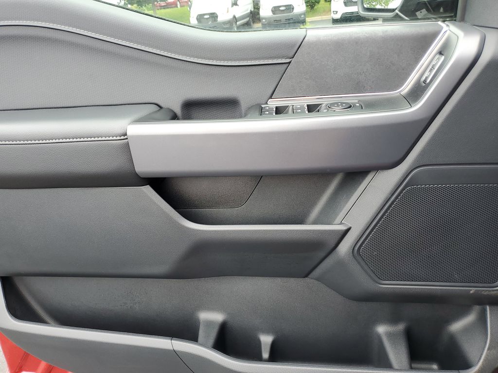 2025 Ford F-150 XLT - Photo 25