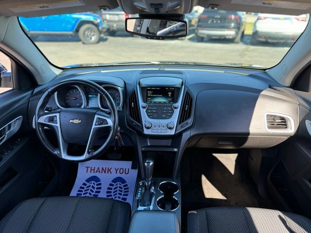 2017 Chevrolet Equinox LT photo 2