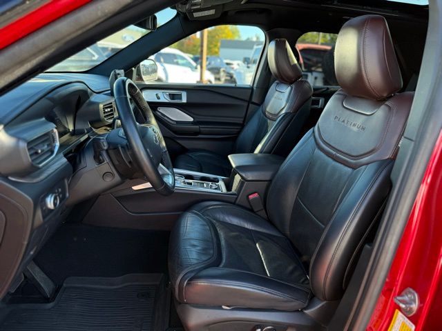 2020 Ford Explorer Platinum photo 2