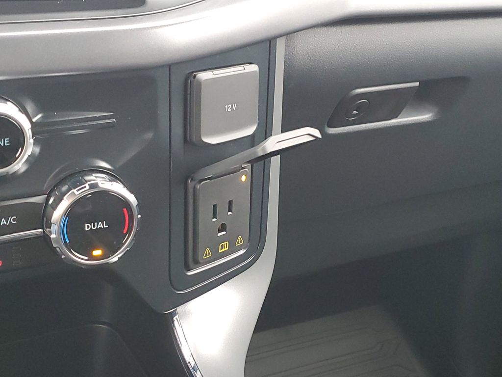 2025 Ford F-150 XLT - Photo 23