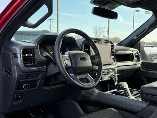 2025 Ford F-150 XLT - Photo 12