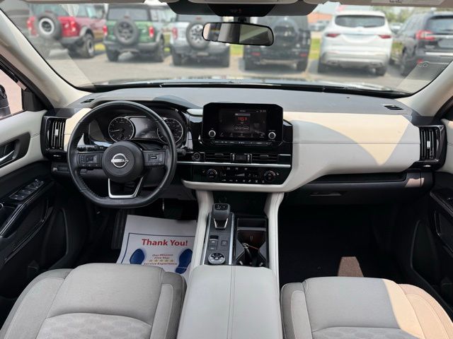 2022 Nissan Pathfinder SV photo 2