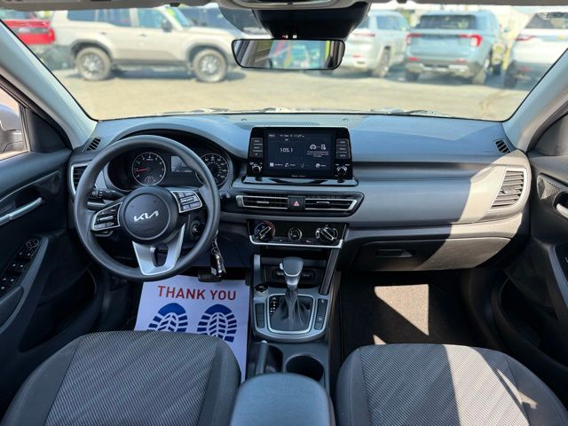 2023 Kia Seltos LX photo 3