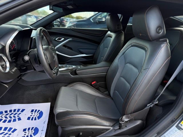 2017 Chevrolet Camaro 2LT photo 2