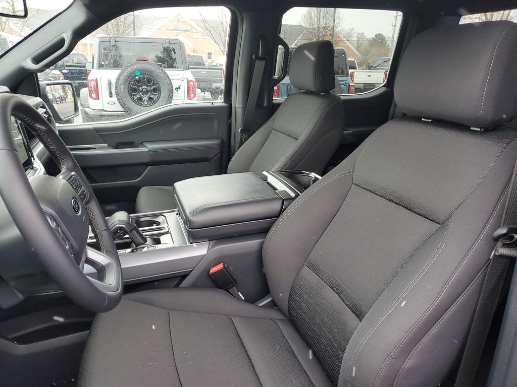 2025 Ford F-150 XLT - Photo 7