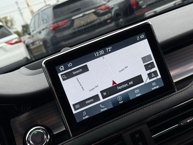 2022 Lincoln Corsair Standard photo 4