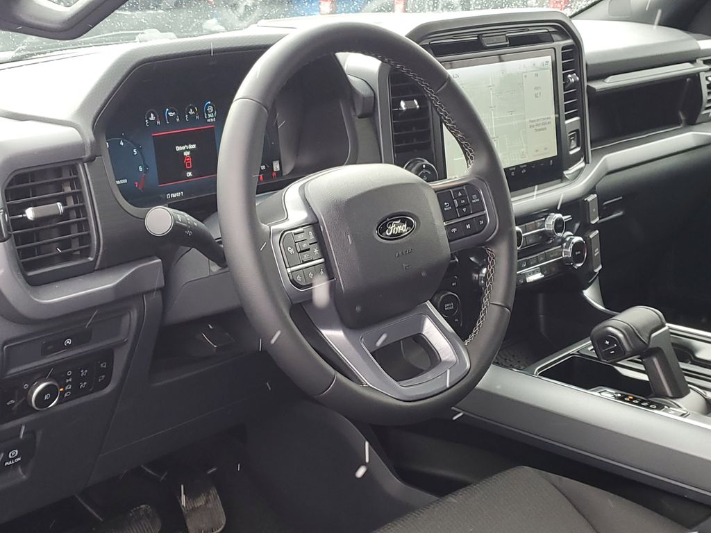 2025 Ford F-150 XLT - Photo 9