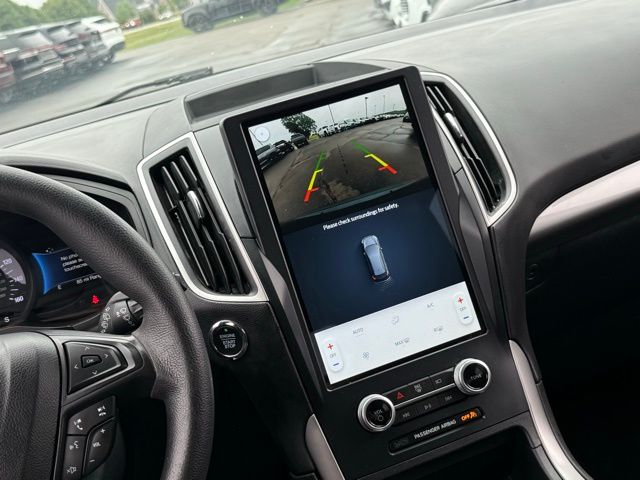 2022 Ford Edge SE photo 4