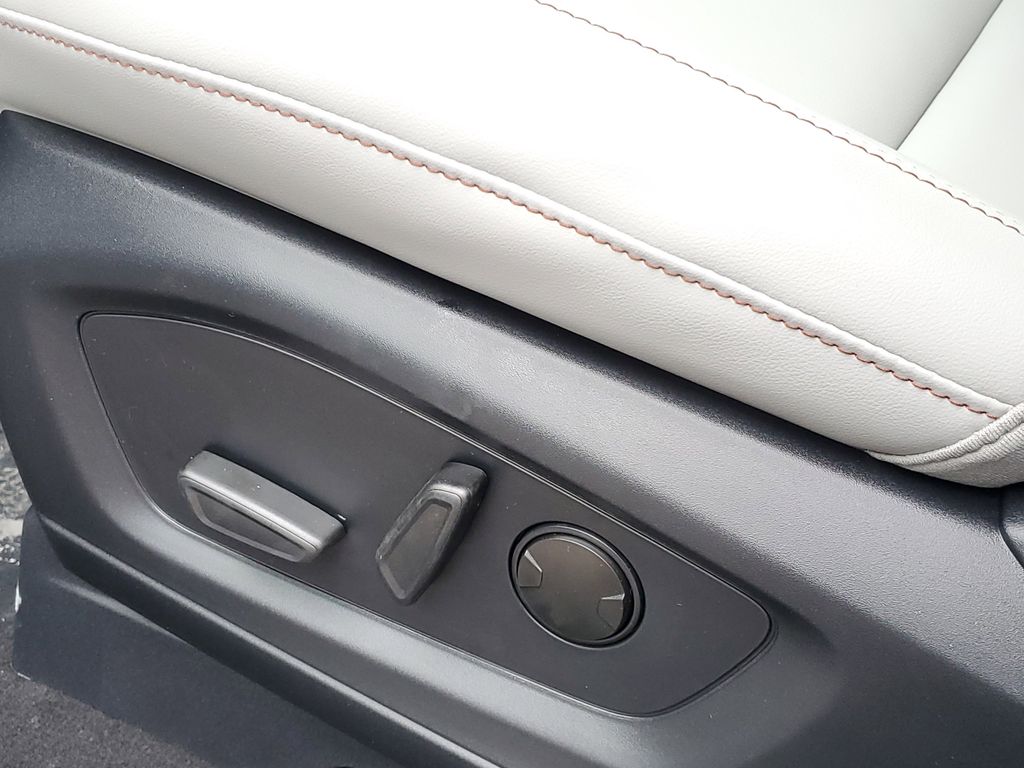 2026 Ford Explorer Active - Photo 8