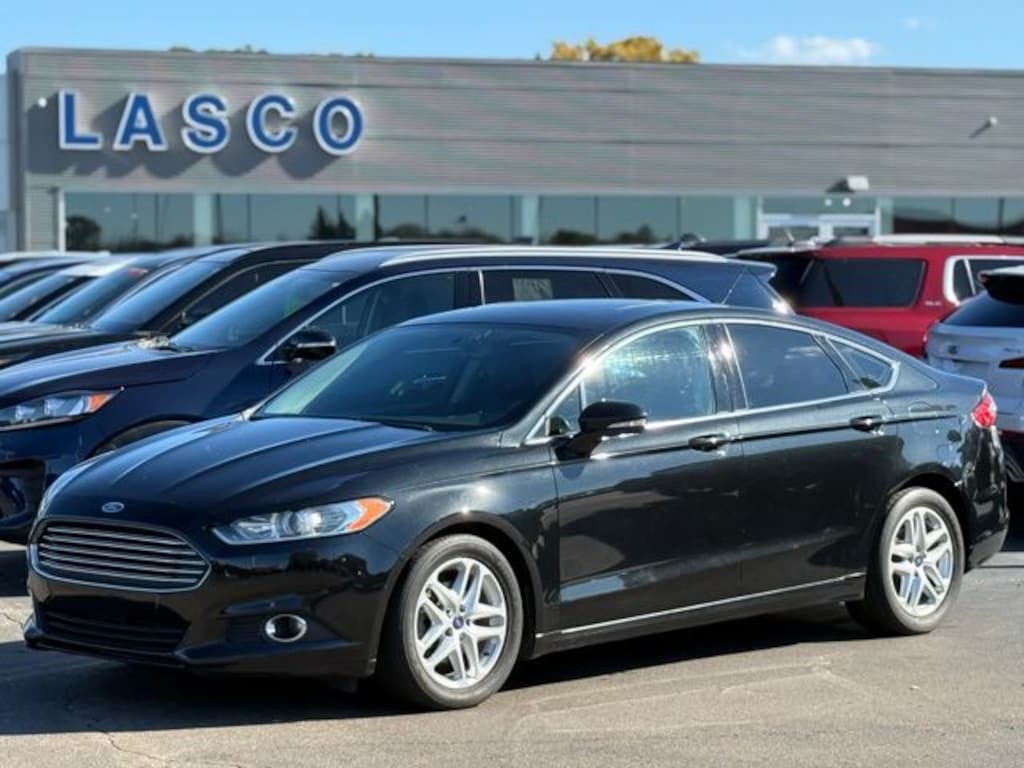 Used 2014 Ford Fusion SE Sedan
