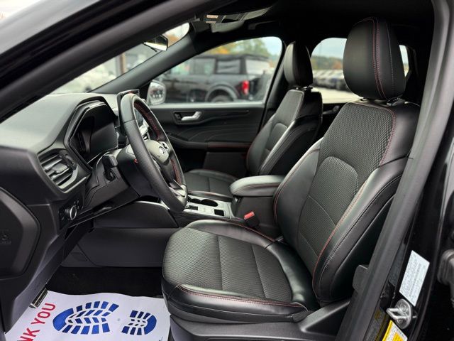 2024 Ford Escape ST-Line photo 2