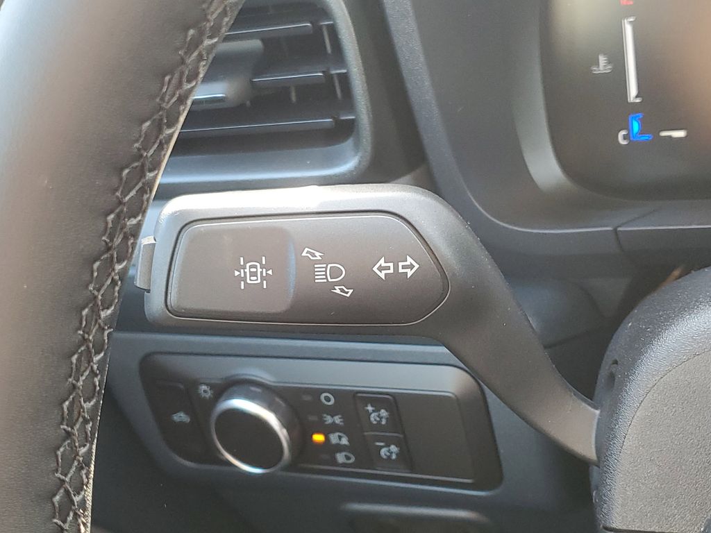 2025 Ford Maverick XLT - Photo 13